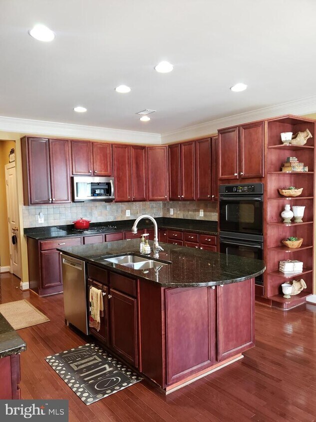 Foto principal - 447 Belmont Bay Dr