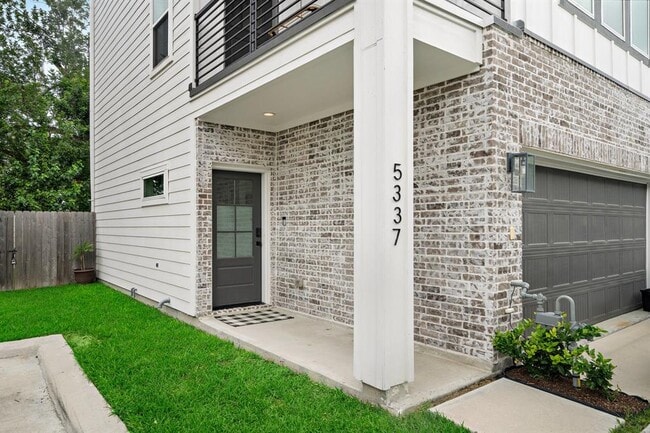 Foto del edificio - 5337 Donovan Gdns Ln