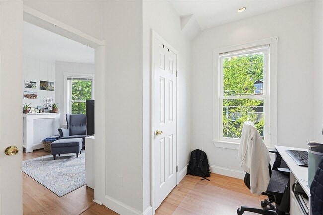 Building Photo - 298 Brookline St