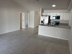 Building Photo - 1045 SE 11th Terrace