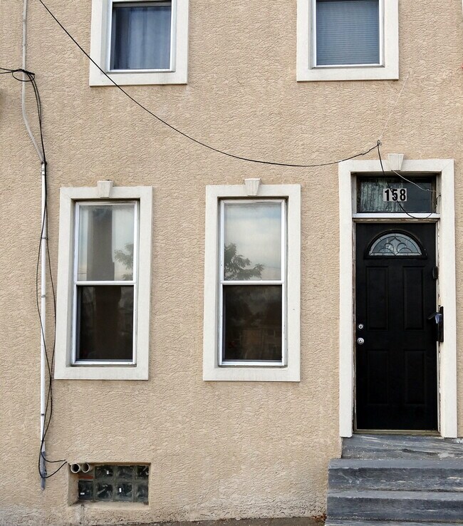Building Photo - 158 Green Ln