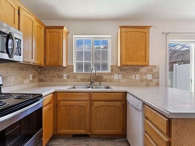 Building Photo - 619 W 2300 S