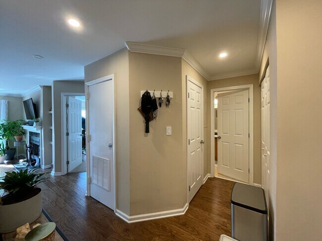 Entry - 3655 Habersham Rd NE
