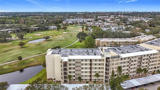 Foto del edificio - 225 Country Club Dr