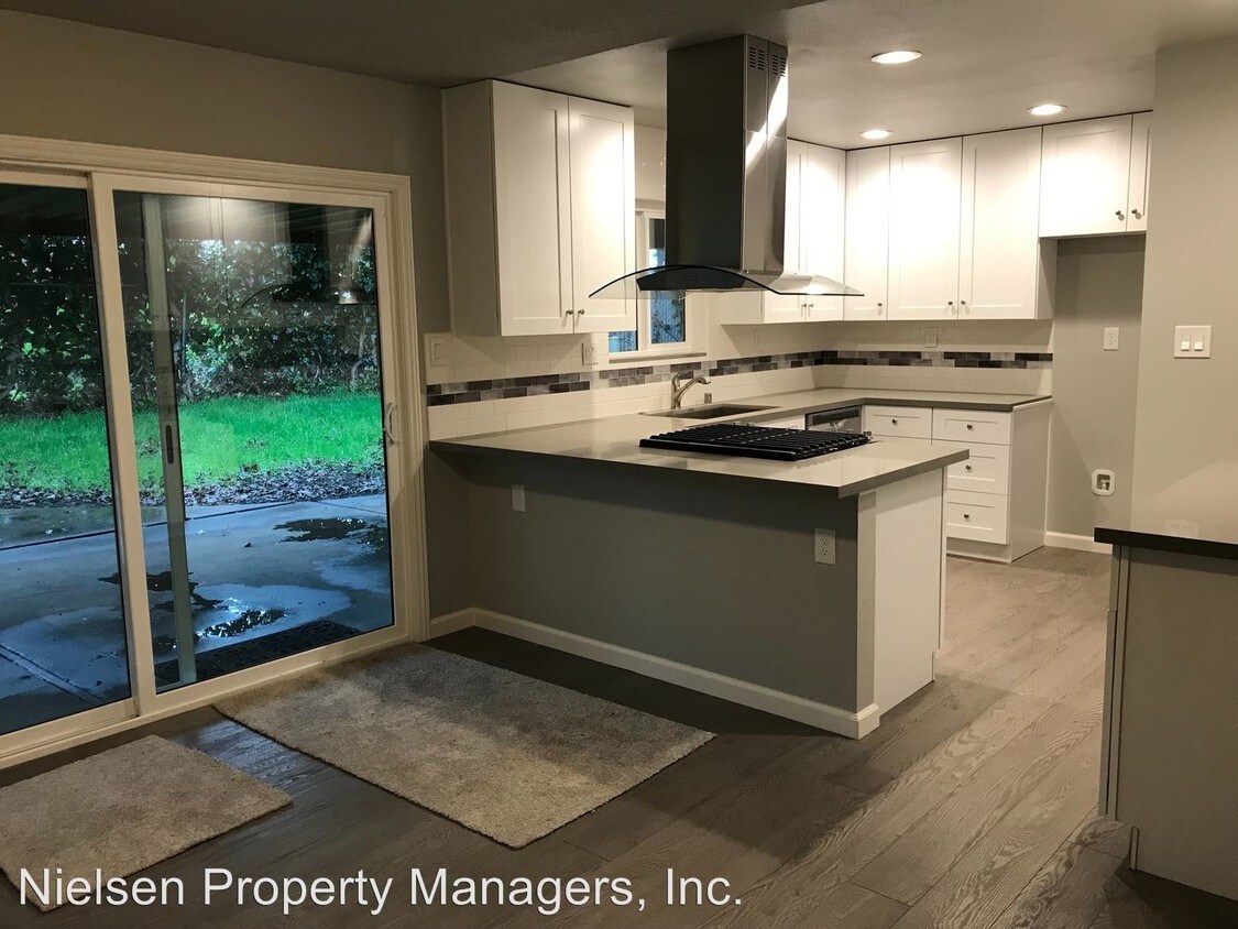 Foto principal - 5 br, 2 bath House - 2348 Rogue River Way