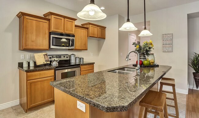 Foto del edificio - REDUCED RENT!! 3 Bedroom/2.5 Bathroom Town...