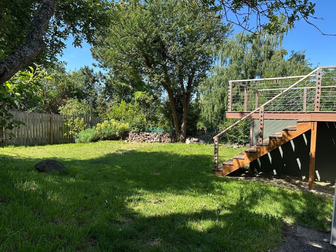 Foto principal - Classic Ballard Home with Large Yard and P...