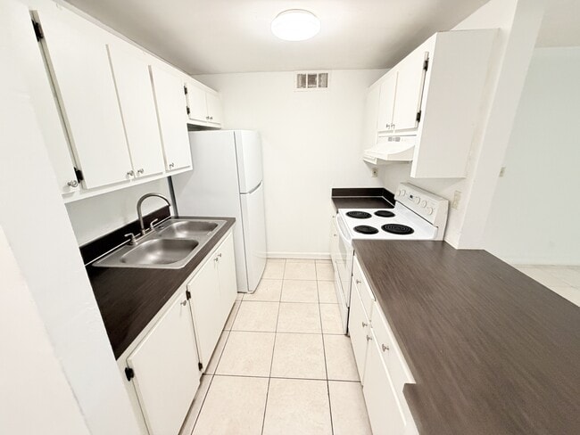 Building Photo - 1850 N Congress Ave