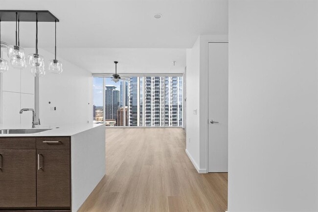 Foto del edificio - 301 West Ave