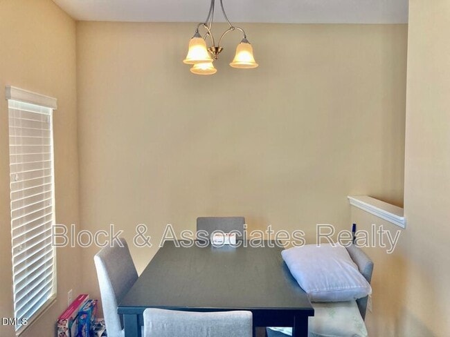 Foto del edificio - 3006 Courtney Creek Blvd