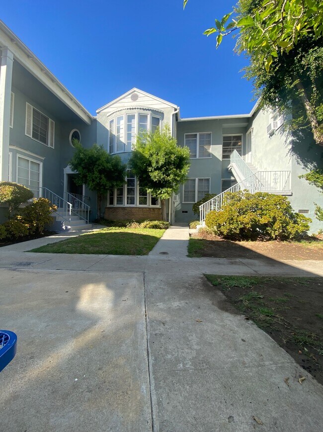 Foto del edificio - 609 Kelton Ave