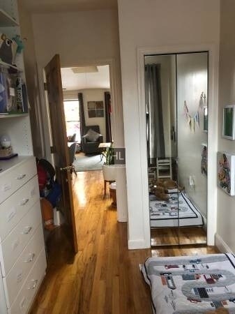 Building Photo - 5 AVENUE 2 Bed