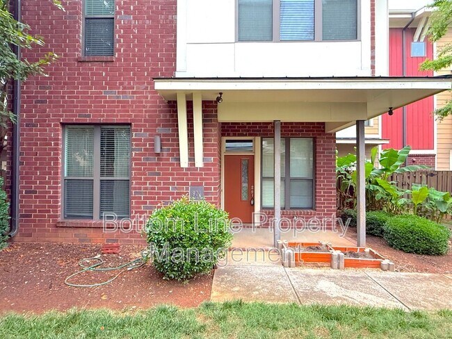 Foto del edificio - 904 Warren Burgess Ln