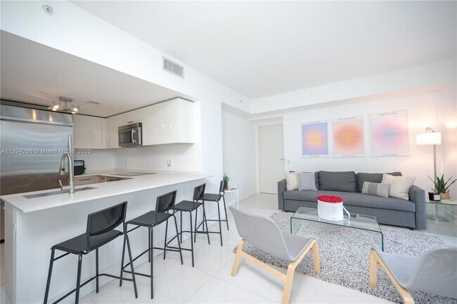 Foto del edificio - 1300 Brickell Bay Dr