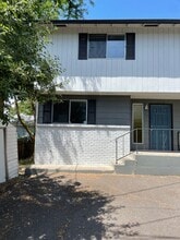 Building Photo - 2218 Modoc St