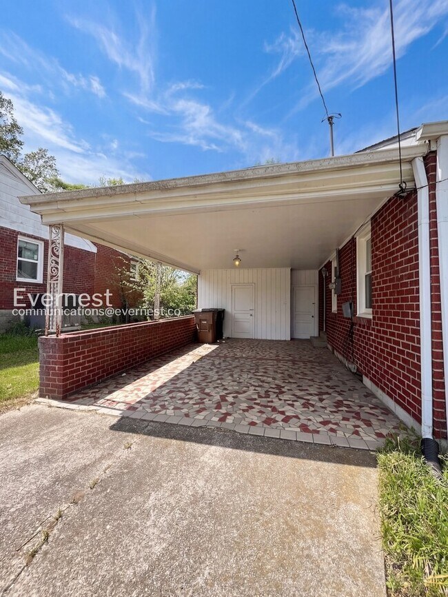 Foto del edificio - 3233 Southlake Dr