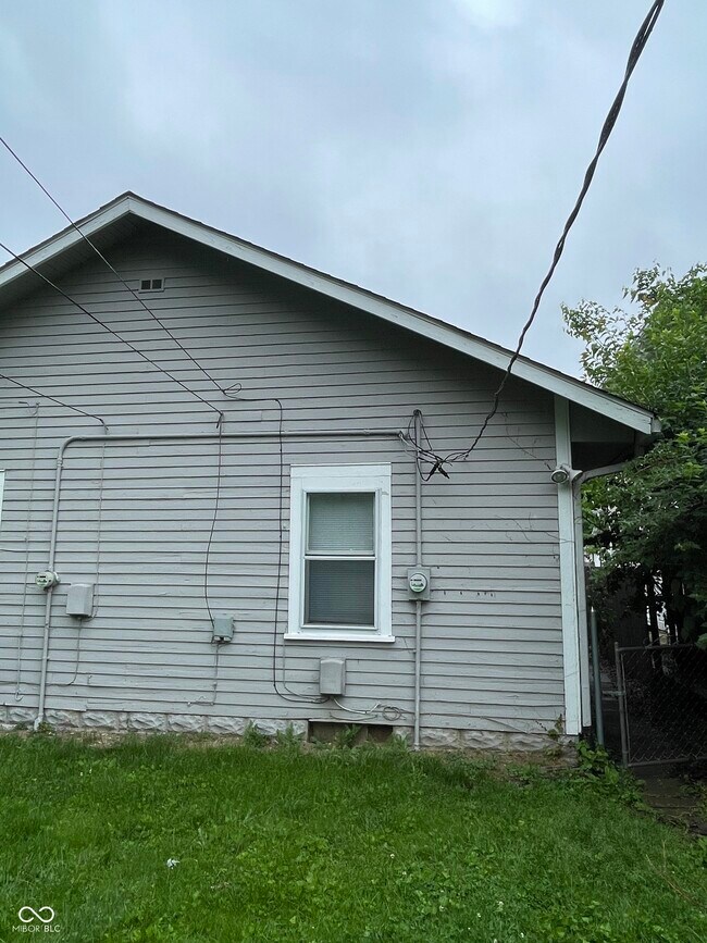 Foto del edificio - 890 N Gladstone Ave