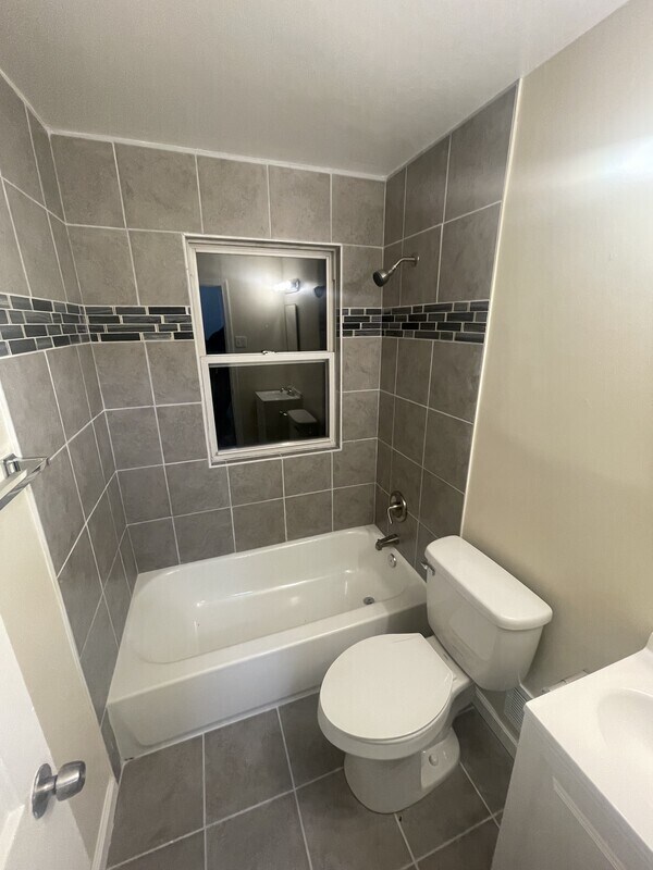 Building Photo - 452 Trappe Rd