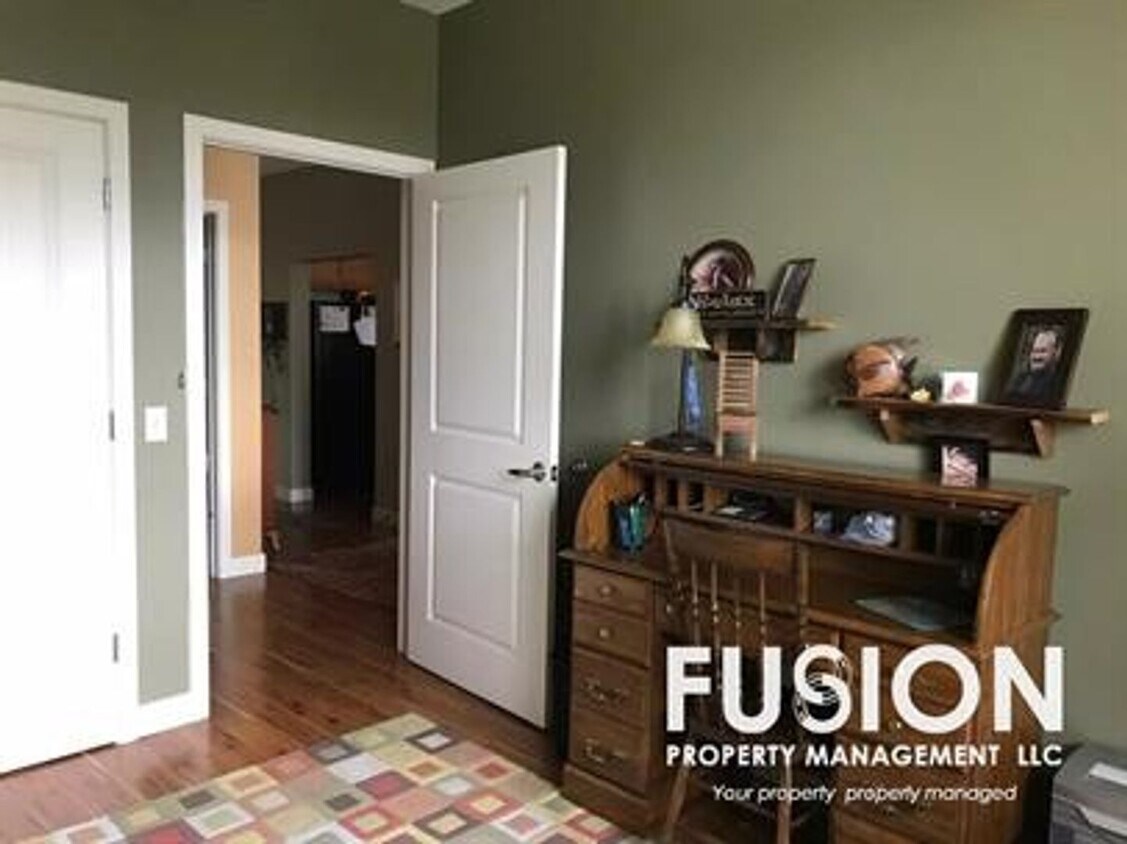 Primary Photo - 2bd w/Heat & Central Air Included