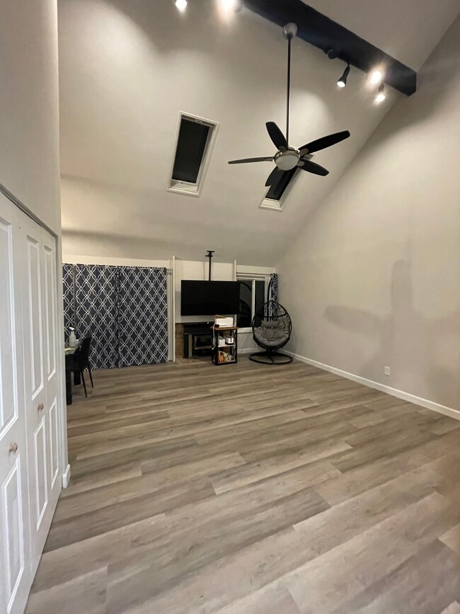 Living room - 14209 NE 63rd Ct