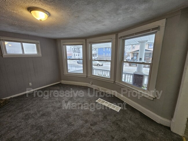 Building Photo - 10602 Earle Ave