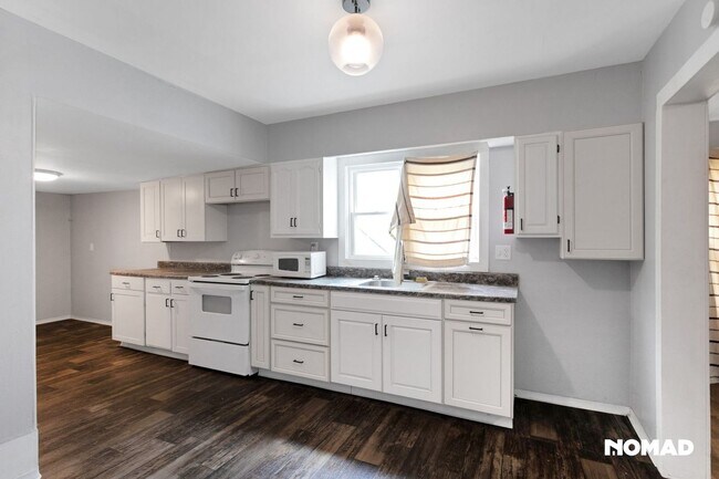 Foto del edificio - Charming 2BR Duplex in Salem
