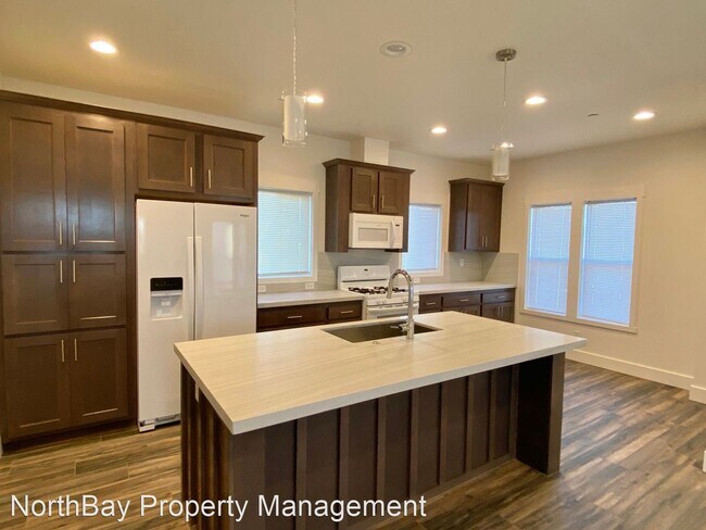 Foto del edificio - 2 br, 2 bath House - 1310 Airport Rd