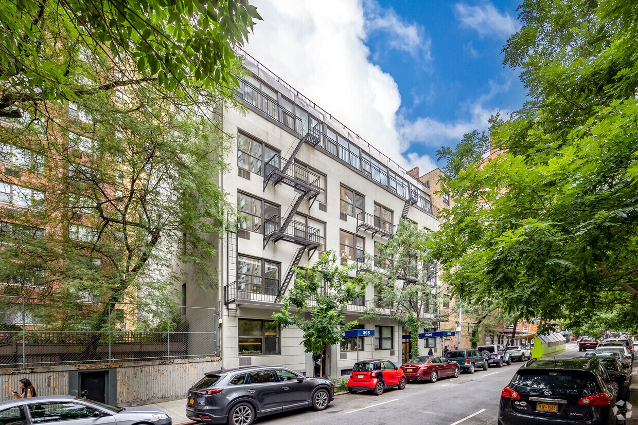 Foto principal - 304-308 E 73rd St