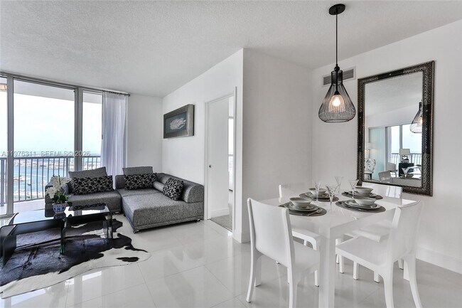 Foto del edificio - 1750 N Bayshore Dr