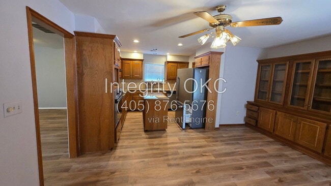 Building Photo - 1301 Newbury Dr