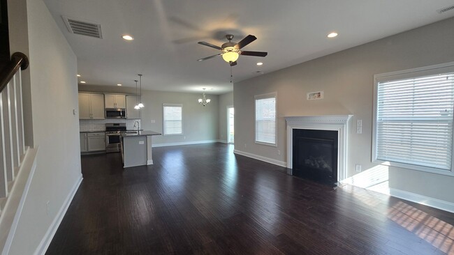 Building Photo - 5317 Debut Ave