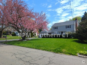 Building Photo - 28 Deerfield Dr