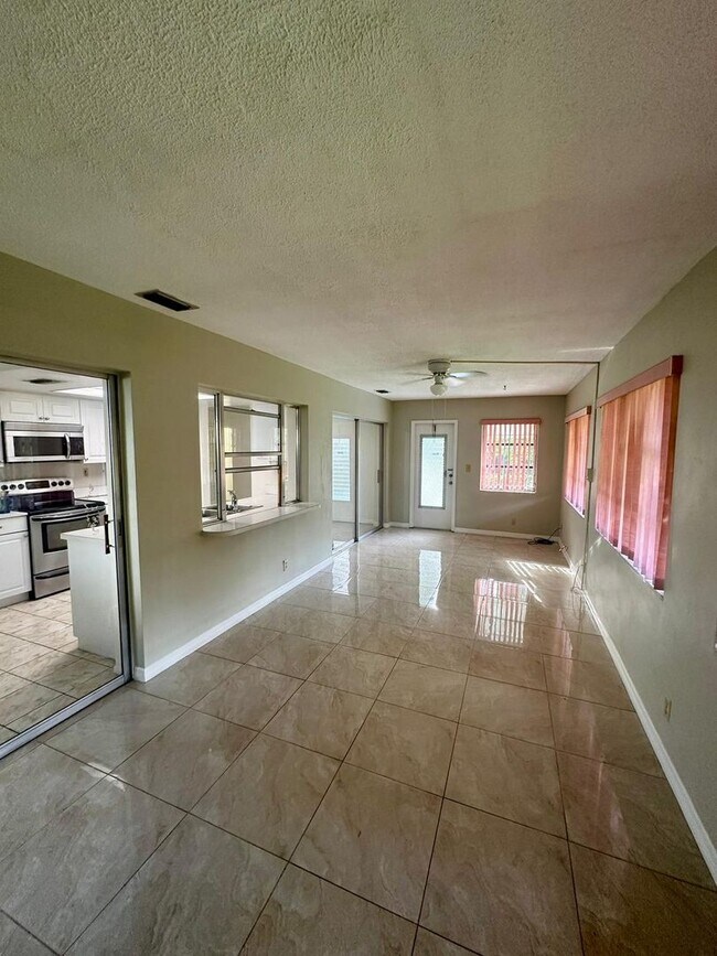 Foto del edificio - 55+ Community Tamarac Single Family 2 bedr...