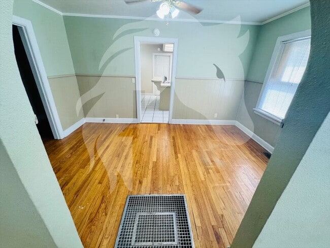 Building Photo - "Charming 2-Bedroom Haven on Main Street"