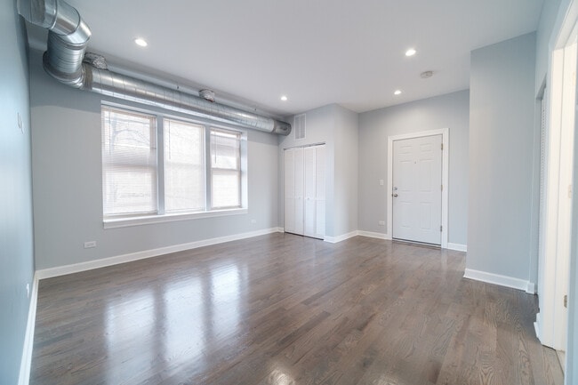 Building Photo - 4658 N Albany Ave