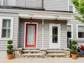 Building Photo - 536 E 7th St