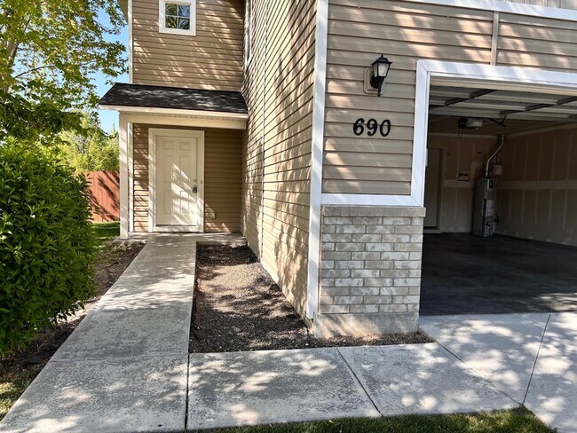 Foto del edificio - Ready for Move In - Cedar Creek Spacious L...