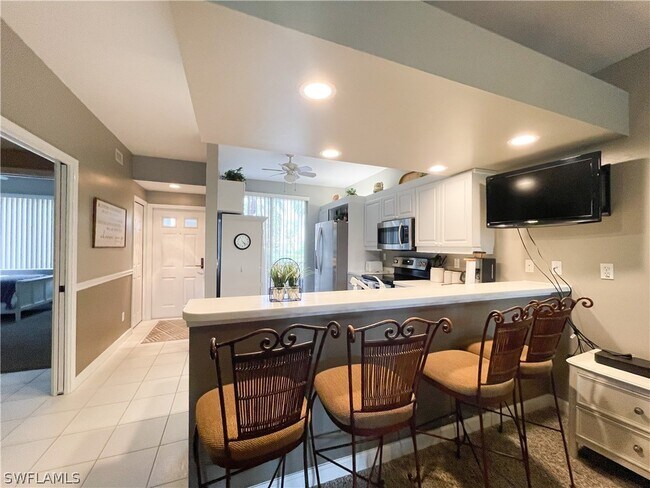 Foto del edificio - 2265 Hidden Lake Dr