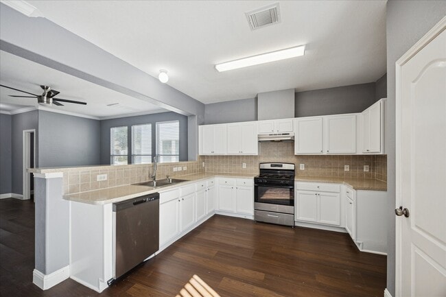 Foto del edificio - 13047 Lawsons Creek Ln