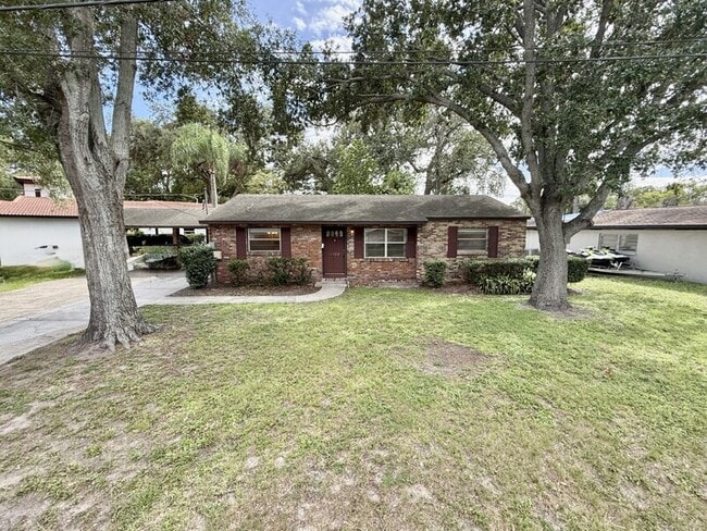 Photo - 1502 West Country Club Drive House