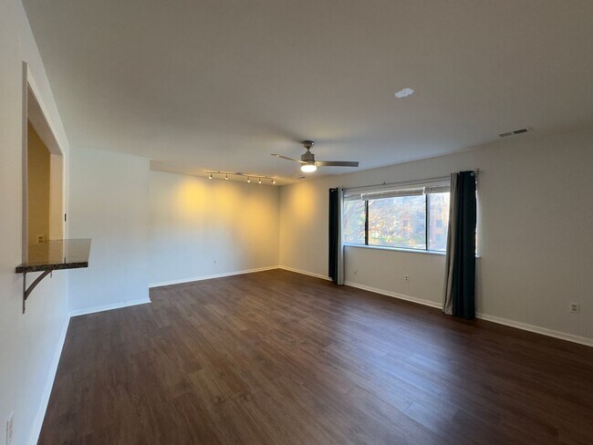 Foto del edificio - Charming 2 Bedroom/1 Bathroom Apartment in Mt Washington, MD!
