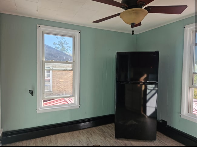 kitchen - 121 N Lancaster St