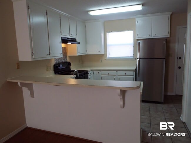Building Photo - 200 Parma Dr