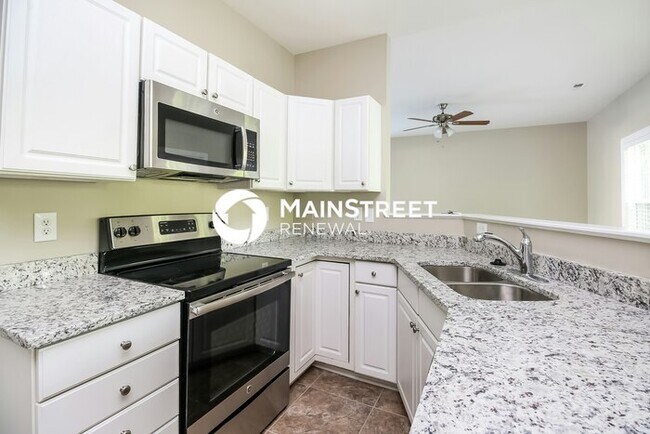 Foto del edificio - 4 Bedroom Pet-Friendly Home in Greensboro, NC with Main Street Renewal