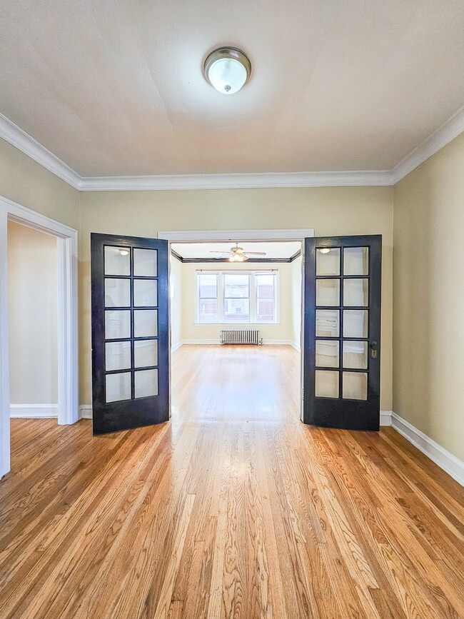 Building Photo - 4719 W Belmont Ave