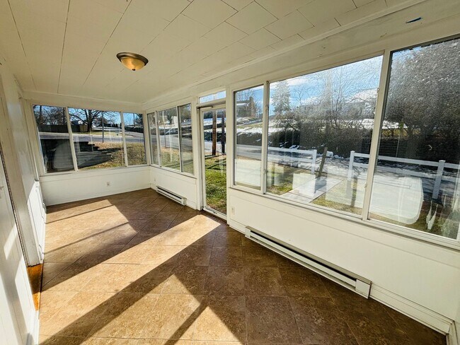 Foto del edificio - 605 Republic Rd
