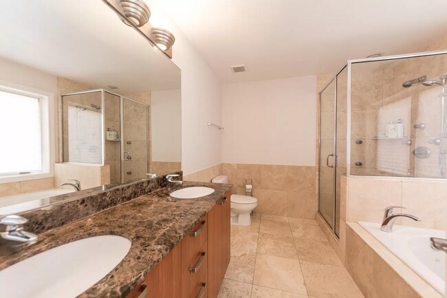 Cuarto de baño principal - 1601 S State St