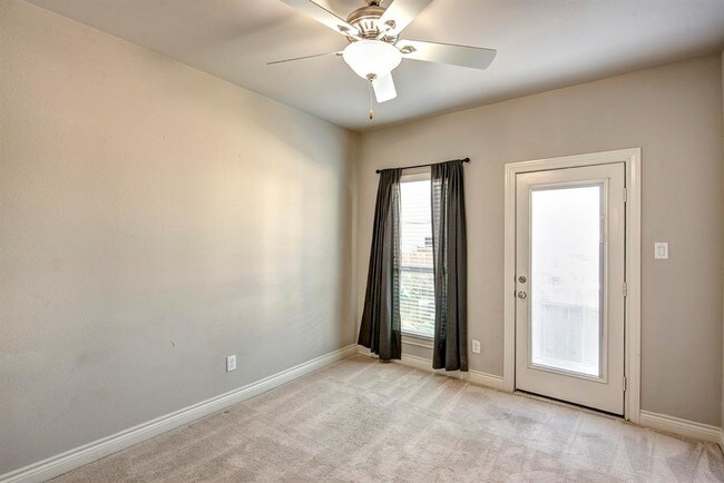 Foto del edificio - 848 W 17th St