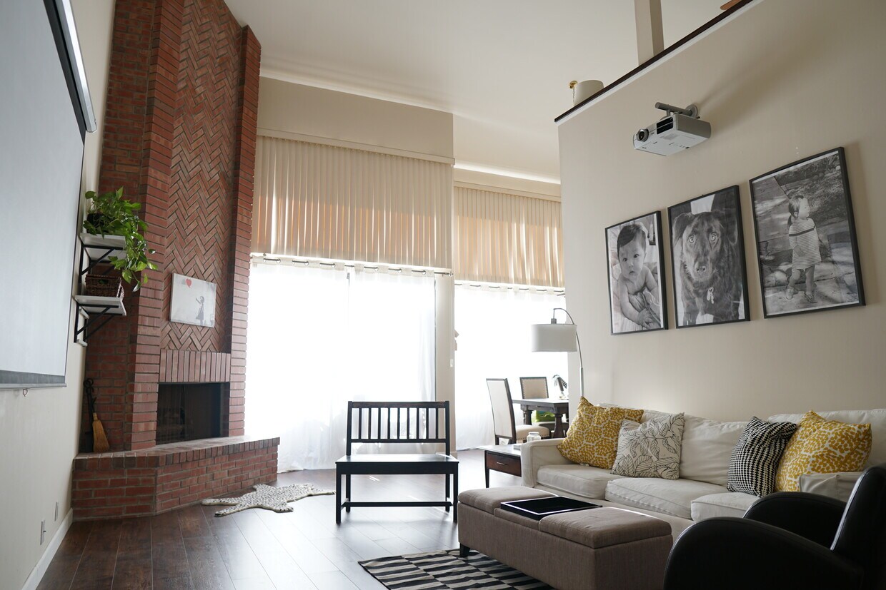 Living Room - 2323 S Bentley Ave