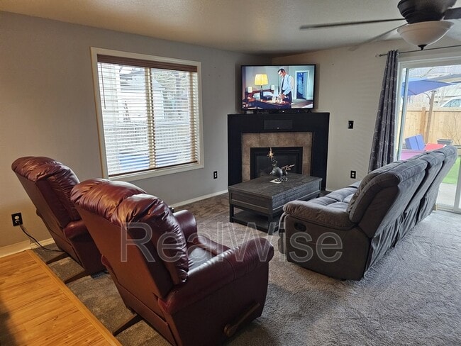 Building Photo - 3109 NE 118th Ave